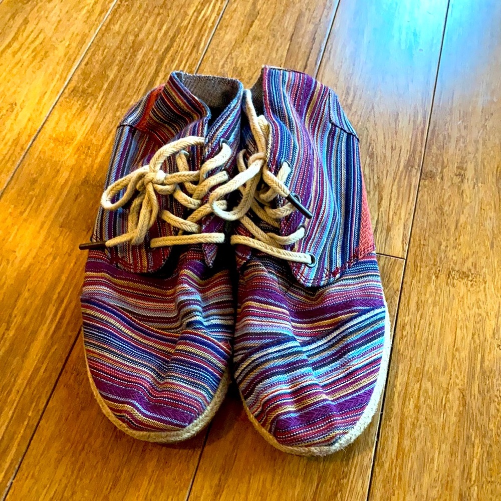 Tom’s Shoes Sz 9